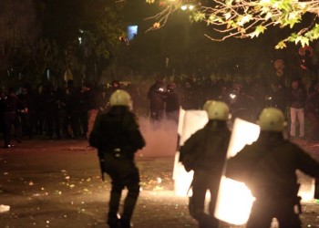 Συνελήφθησαν ανήλικοι με μολότοφ στο Θησείο 3