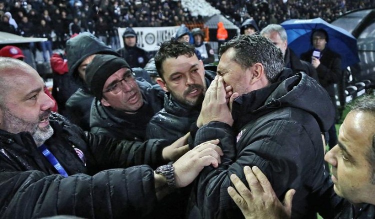 Δύο μήνες φυλάκιση στον οπαδό του ΠΑΟΚ που πέταξε το ρολό της ταμειακής στον αγώνα με τον Ολυμπιακό