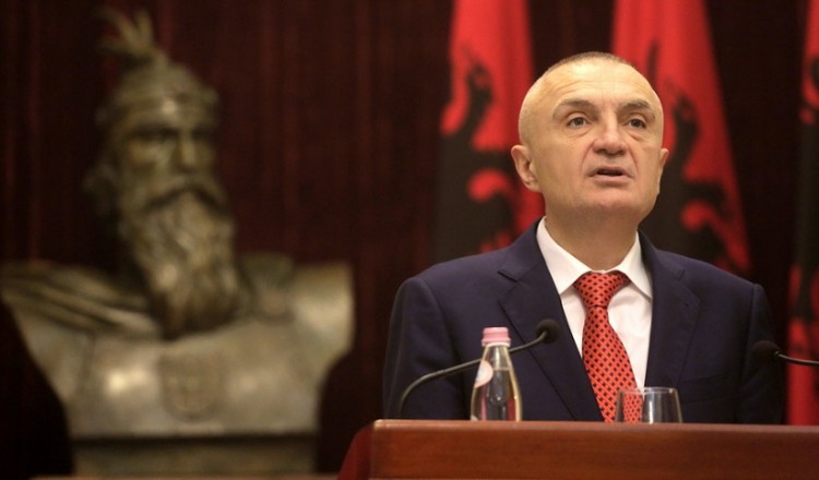 Κρίσιμες ώρες για την Αλβανία – Δημοψήφισμα προανήγγειλε ο πρόεδρος Ιλίρ Μέτα