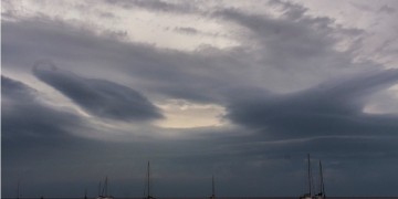 Νεφώσεις στα δυτικά και σποραδικές βροχές στο Ιόνιο σήμερα