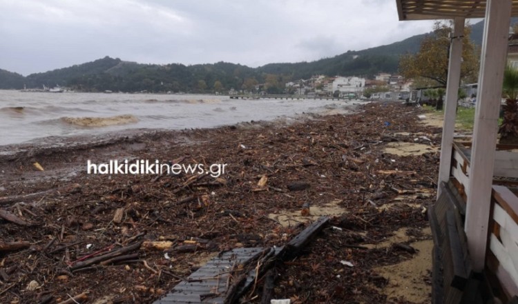 Χαλκιδική: Κυβερνητικό κλιμάκιο στις πληγείσες περιοχές της Ολυμπιάδας