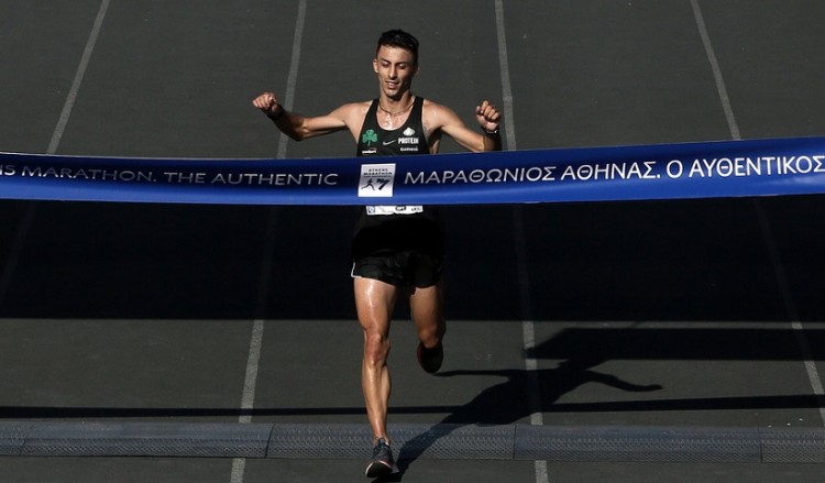 37ος Μαραθώνιος της Αθήνας: Βραβεύτηκε ο πρωταθλητής Κωνσταντίνος Γκελαούζος για την 3η θέση