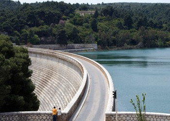«90 χρόνια Φράγμα Μαραθώνα»: Ένα αρχείο δείχνει τη δύναμή του
