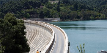 «90 χρόνια Φράγμα Μαραθώνα»: Ένα αρχείο δείχνει τη δύναμή του