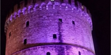 Ο Λευκός Πύργος έγινε μωβ για τα πρόωρα μωρά