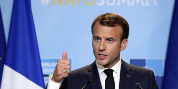 «Κλινικά νεκρό το ΝΑΤΟ» επαναλαμβάνει ο Μακρόν