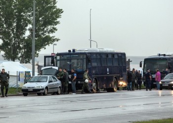Ένταση στην Παραλίμνη Γιαννιτσών: Κάτοικοι αντέδρασαν στη μεταφορά μεταναστών