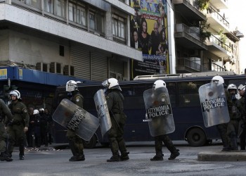 Επεισόδια στην ΑΣΟΕΕ – Τα ΜΑΤ μέσα στο κτήριο (βίντεο)