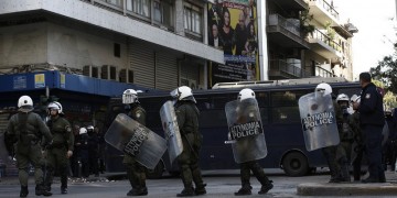 Επεισόδια στην ΑΣΟΕΕ – Τα ΜΑΤ μέσα στο κτήριο (βίντεο)