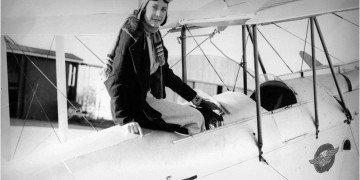 Maude ‘Lores’ Bonney: Η πρώτη γυναίκα πιλότος που πέταξε μόνη της από την Αυστραλία στην Αγγλία