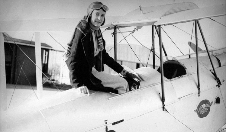 Maude ‘Lores’ Bonney: Η πρώτη γυναίκα πιλότος που πέταξε μόνη της από την Αυστραλία στην Αγγλία