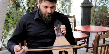 Στην καραντίνα με το pontos-news.gr ο λυράρης Γιώργος Μαυρίδης