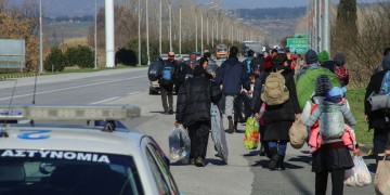 Αντιδράσεις σε Γιαννιτσά και Σέρρες κατά τη μεταφορά μεταναστών σε ξενοδοχεία (βίντεο)