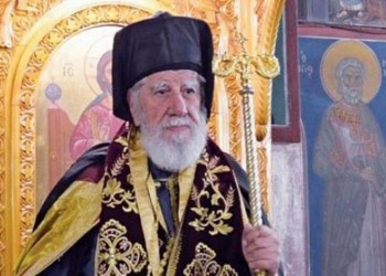 Συγκίνηση στην κηδεία του μητροπολίτη πρώην Περιστερίου Χρυσόστομου