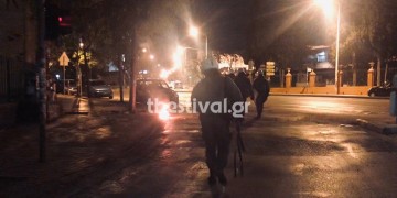 Θεσσαλονίκη: Πάρτι με μολότοφ κατά των ΜΑΤ (βίντεο)