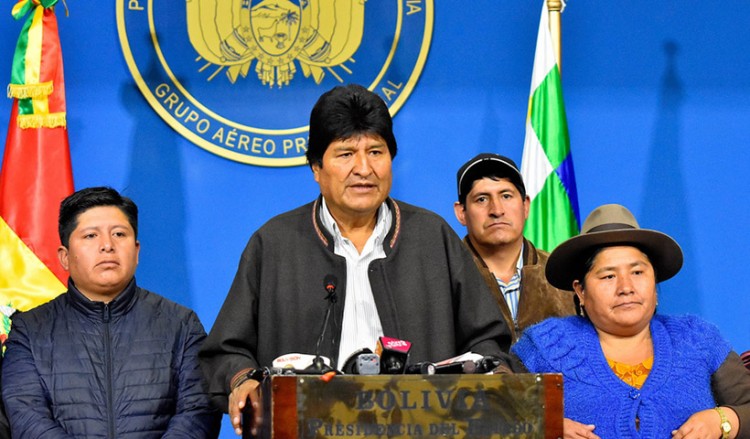 Άσυλο από το Μεξικό ζήτησε ο Έβο Μοράλες