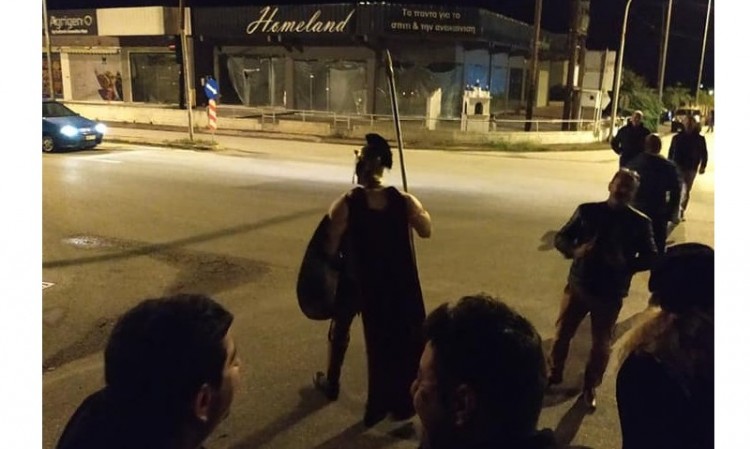 Κάτοικοι της Νάουσας διαμαρτύρονται για την άφιξη προσφύγων και μεταναστών