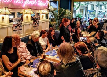 Άγγιξαν καρδιές τα ποντιακά τραγούδια της παράστασης «Ομμάτια δακρωμένα – Ένα γράμμα για την Τραπεζούντα» (βίντεο)