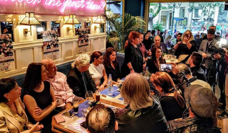 Άγγιξαν καρδιές τα ποντιακά τραγούδια της παράστασης «Ομμάτια δακρωμένα – Ένα γράμμα για την Τραπεζούντα» (βίντεο)