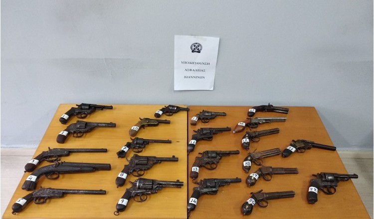 Βρέθηκε σάκος με παλιά όπλα κοντά στη λίμνη Ιωαννίνων