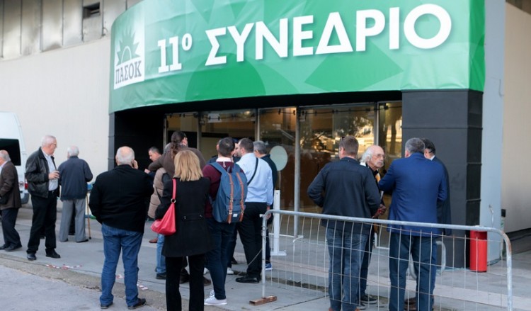 To ΠΑΣΟΚ αλλάζει με τροποποιήσεις στο καταστατικό – Πώς θα εκλέγεται ο πρόεδρος