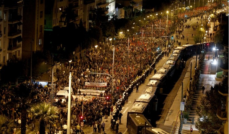 Μαζικό συλλαλητήριο για τα 46 χρόνια από την εξέγερση του Πολυτεχνείου (φωτο, βίντεο)