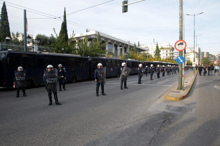 Δρακόντεια μέτρα για την επέτειο του Πολυτεχνείου – Drones πάνω από τα Εξάρχεια