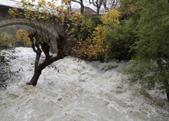 Κακοκαιρία σήμερα με ισχυρές βροχές, χαλάζι και ανέμους έως 9 μποφόρ