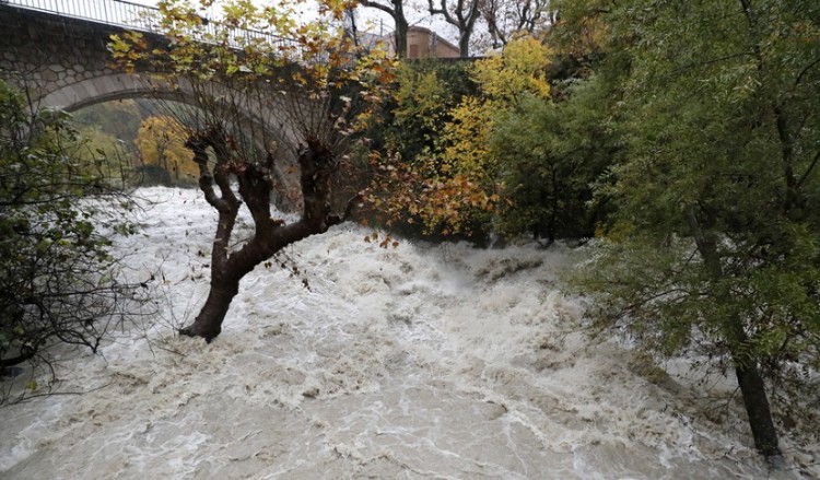 Κακοκαιρία σήμερα με ισχυρές βροχές, χαλάζι και ανέμους έως 9 μποφόρ