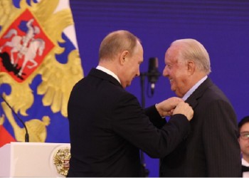 Ο Πούτιν παρασημοφόρησε τον Νίκο Δασκαλαντωνάκη