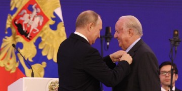 Ο Πούτιν παρασημοφόρησε τον Νίκο Δασκαλαντωνάκη