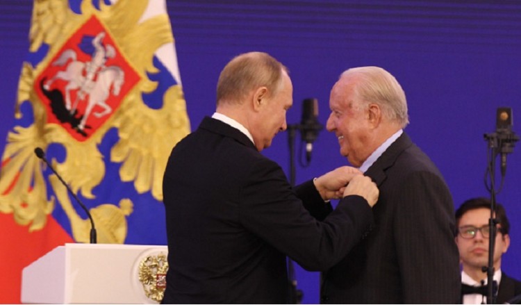 Ο Πούτιν παρασημοφόρησε τον Νίκο Δασκαλαντωνάκη