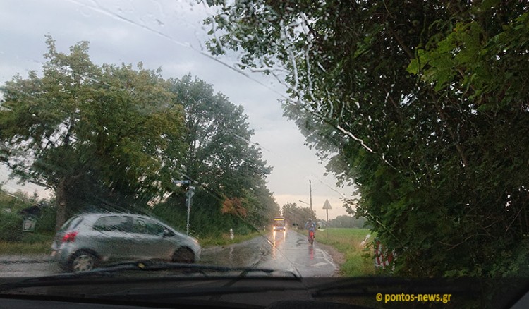 Προς τα ανατολικά η κακοκαιρία, με πολύ ισχυρά φαινόμενα