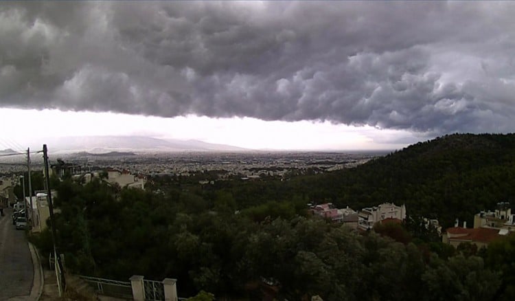 Κακοκαιρία: Το εντυπωσιακό shelf cloud πάνω από την Αττική (φωτο)