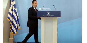 Πέτσας για Novartis: Η κυβέρνηση ψάχνει τρόπο αποζημίωσης του Δημοσίου