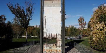 Πτώση του Τείχους του Βερολίνου: Ο κόσμος αλλάζει και σκιάζει τη φετινή 30ή επέτειο