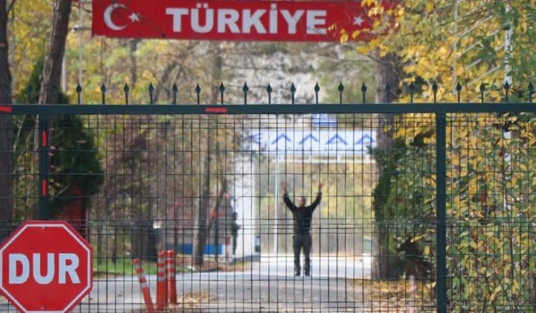 Τζιχαντιστής φέρεται εγκλωβισμένος μεταξύ Ελλάδας και Τουρκίας