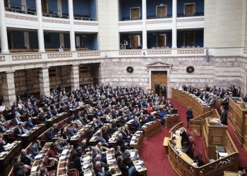 Συνταγματική αναθεώρηση: Πέρασε η εκλογή του ΠτΔ και η ψήφος των Ελλήνων του εξωτερικού