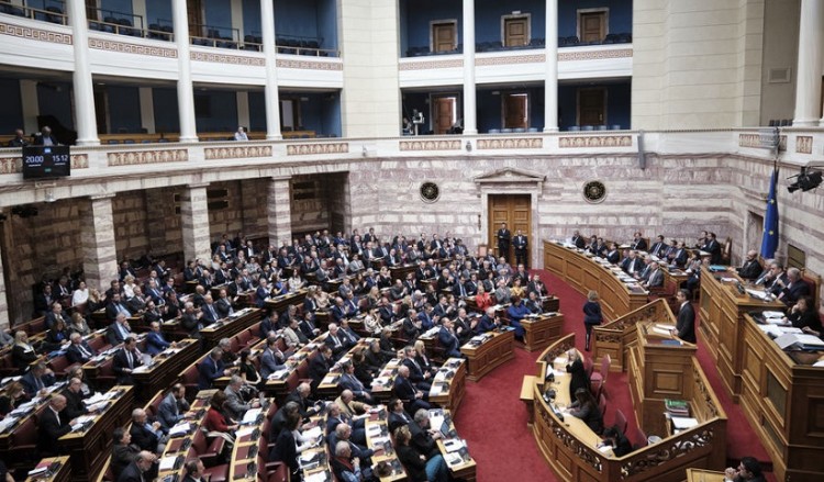 Συνταγματική αναθεώρηση: Πέρασε η εκλογή του ΠτΔ και η ψήφος των Ελλήνων του εξωτερικού