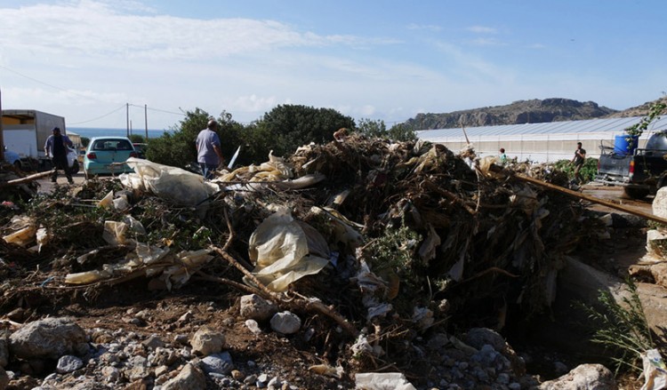 Έως αργά το απόγευμα οι καταιγίδες στην Αττική – Η «Βικτώρια» έχει ήδη πλήξει ιδιαίτερα το νομό Χανίων