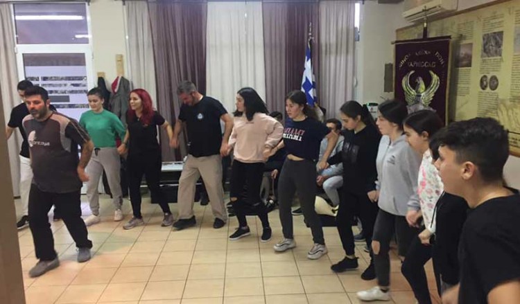 Κάθε πρόβα και μια μικρή ποντιακή γιορτή στην Εύξεινο Λέσχη Χαρίεσσας