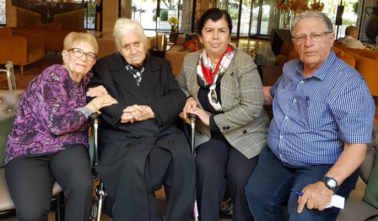 «Η Μελπομένη και οι αδελφές της είναι οι άγγελοί μου» λέει μέλος της οικογένειας Μορντεχάι που έσωσε η 92χρονη από τη Βέροια