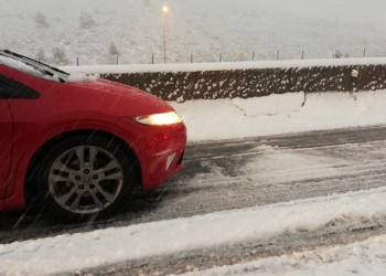 Σαρώνει η κακοκαιρία: Πού χρειάζονται αλυσίδες, ποιοι δρόμοι είναι κλειστοί
