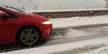 Σαρώνει η κακοκαιρία: Πού χρειάζονται αλυσίδες, ποιοι δρόμοι είναι κλειστοί