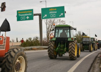 Οι αγρότες στη Λάρισα κλείνουν και πάλι τους δρόμους