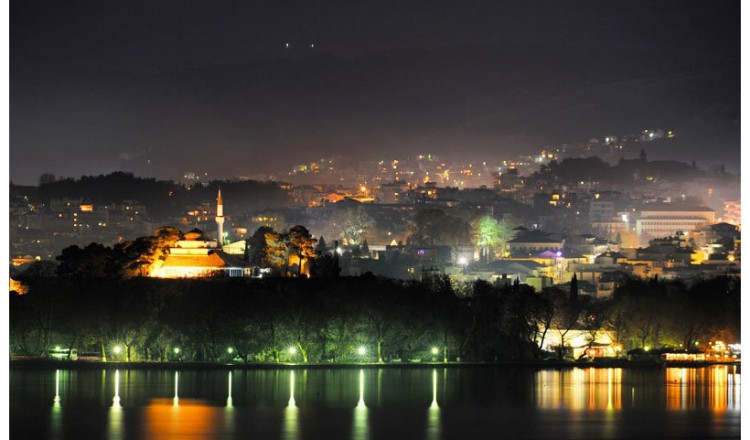 Αιθαλομίχλη πνίγει τα Γιάννενα – Συστάσεις από την Περιφέρεια Ηπείρου
