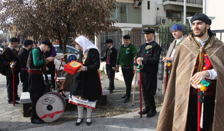 Αλεξανδρούπολη: «Χριστούγιαννα, Χριστούγιαννα, τώρα Χριστός γεννιέτι»