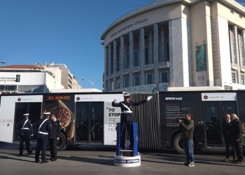 Θεσσαλονίκη: Εικόνες από το παρελθόν, με τον ρυθμιστή τροχονόμο στο κέντρο της πόλης