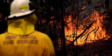 Φωτιές στην Αυστραλία: Οι Αρχές καλούν τους κατοίκους να εγκαταλείψουν τα σπίτια τους