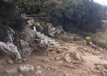Στο Δικταίον Άντρο στην Κρήτη, εκεί που γεννήθηκε ο Δίας